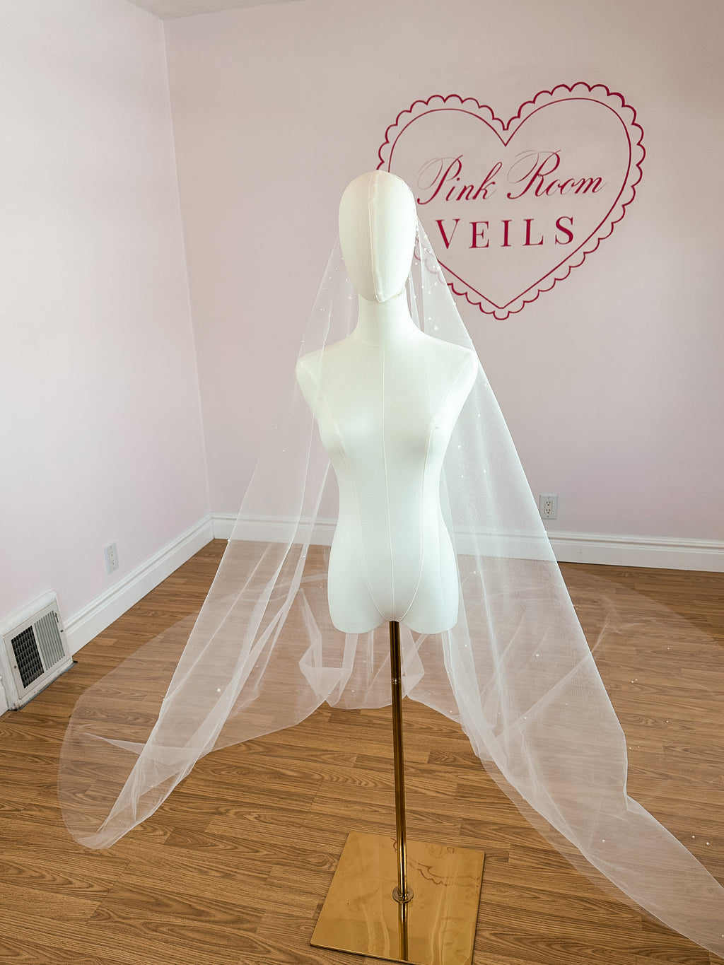 The Barely There Glitter Veil with Cascading Pearls