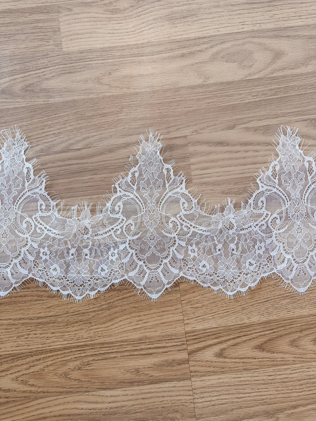Cascading Chantilly Lace Trim Veil