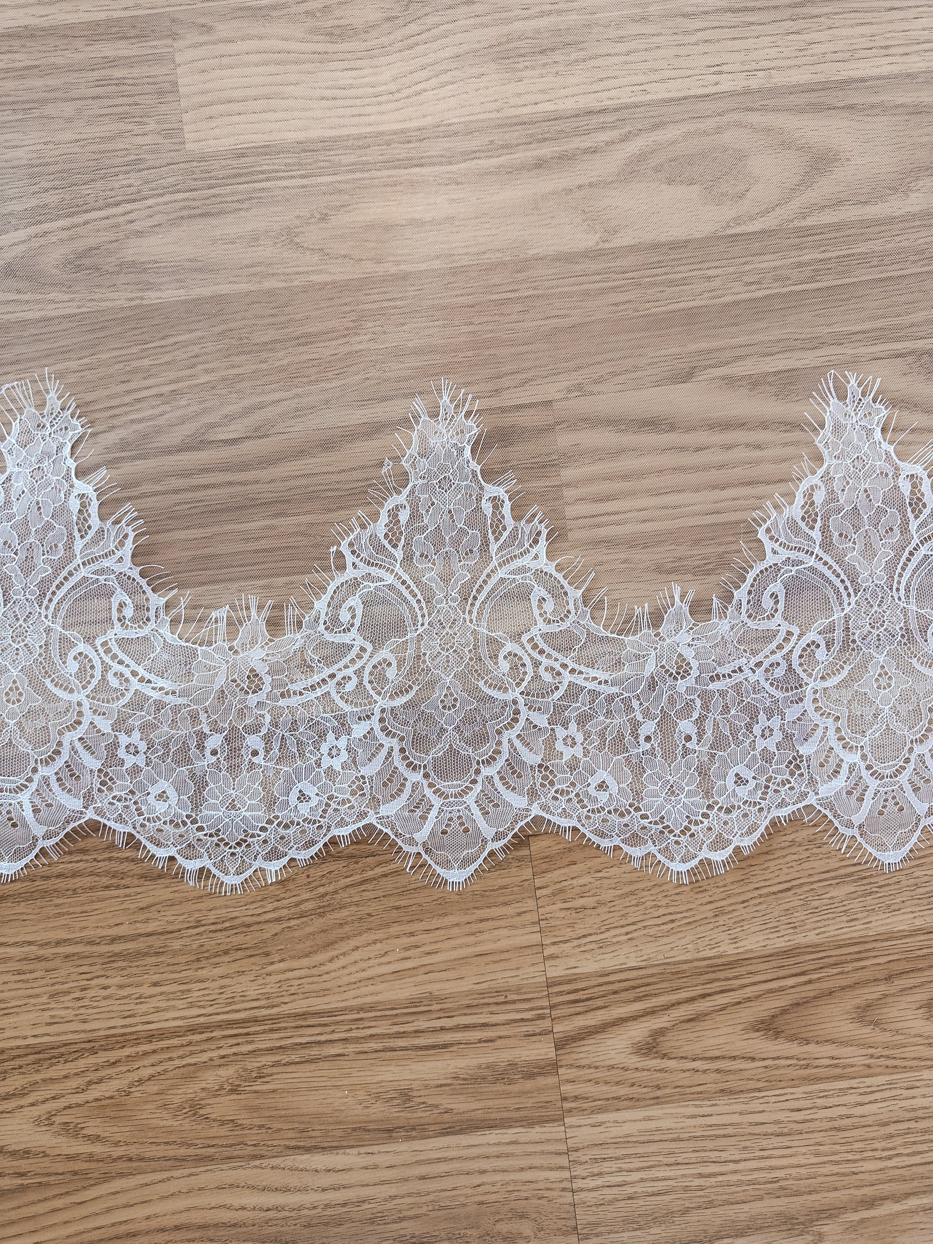 Cascading Chantilly Lace Trim Veil